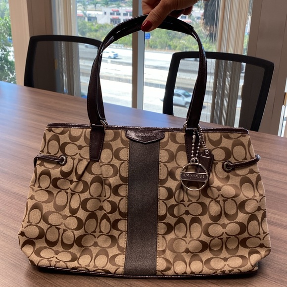 Coach Handbags - NWT Coach Signature Handbag!